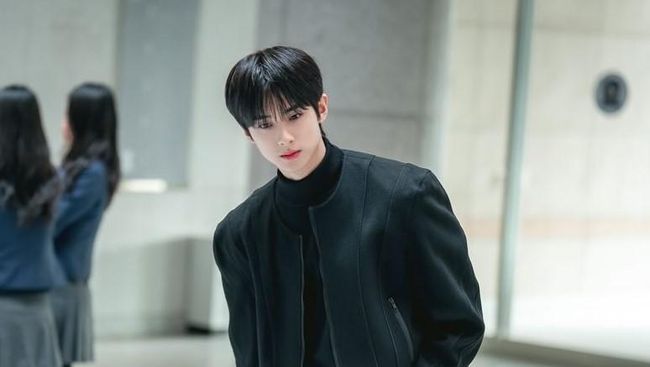 Hadir sebagai Karakter Baru, Simak Potret Menawan Kim Min Kyu di Drakor BITCH X RICH 2