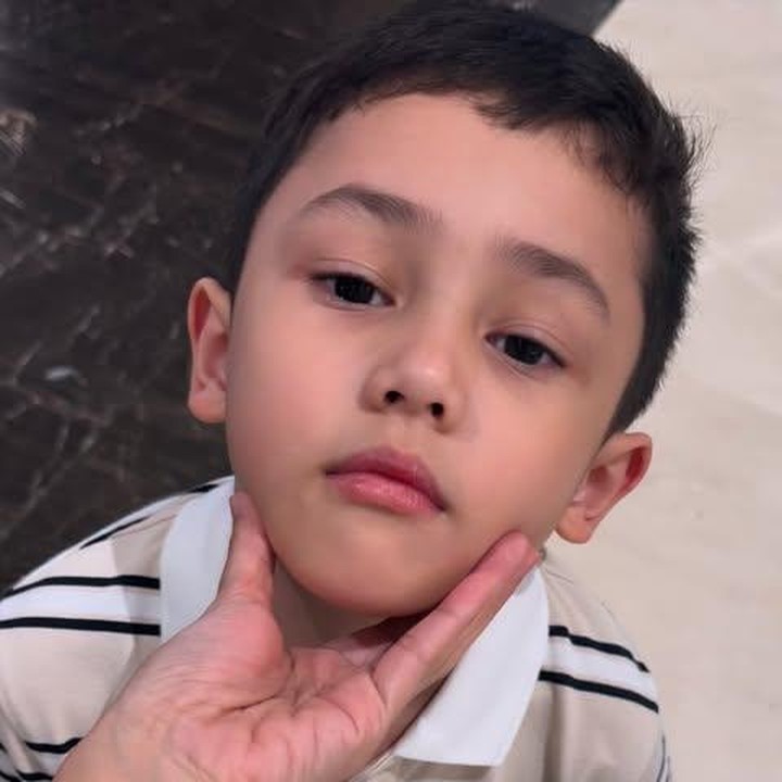 <p>Semakin besar, wajah tampan Saka juga disebut makin mirip Andhika Pratama. "Mirip bapaknya semua," tulis akun @mey*******. Komentar serupa juga disampaikan @kid*****, "Anaknya cakep cakep banget,,harus nambah lagi." (Foto: dok. Instagram @ussypratama)</p>