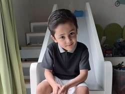 Anak Artis Tertampan di Tanah Air, 7 Potret Saka Putra Andhika Pratama & Ussy Lulus TK