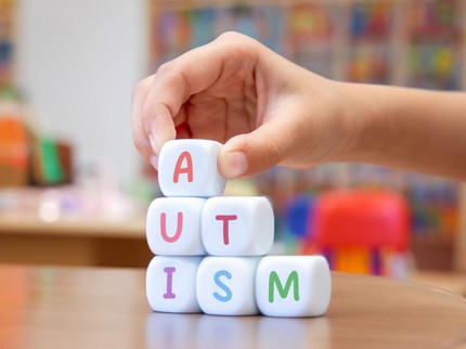 Tanda Autisme pada Bayi Usia 4-7 Bulan yang Mudah Dikenali