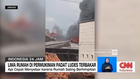 VIDEO: Lima Rumah Ludes Terbakar di Permukiman Padat Jakarta