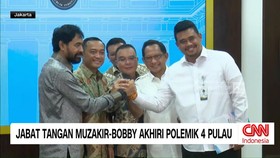 VIDEO: Jabat Tangan Muzakir-Bobby Akhiri Polemik 4 Pulau
