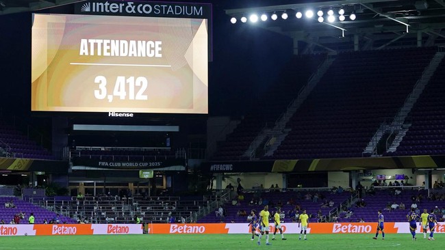 Kursi-kursi Kosong Penonton Piala Dunia Antarklub 2025 Piala Dunia Antarklub 2025 di AS menuai sorotan karena minim penonton. Meskipun tiket terjual 1,5 juta, banyak pertandingan sepi penonton.