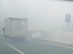 Viral Truk Keluarkan Asap Pekat di Tol Ungaran-Banyumanik, Ini Kata Polisi