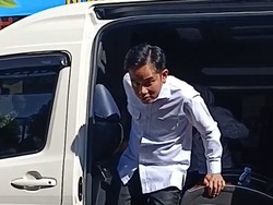 Video: Momen Gibran Beli Jenang-Batik di Bazar UMKM di Alun-Alun Blitar