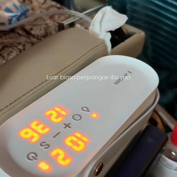 <p>Tiga hari setelah melahirkan, Aaliyah tampak hadir di pernikahan sang sahabat Al Ghazali dan Alyssa Daguise. Meski begitu iua tetap menjalani perannya sebagai busui dengan pumpin ASI saat di perjalanan. tetapFoto: Instagram @aaliyah.massaid</p>