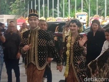 Terpopuler: Al Ghazali Ingin Punya 4 Anak hingga Permintaan Suami Inul Usai Siuman
