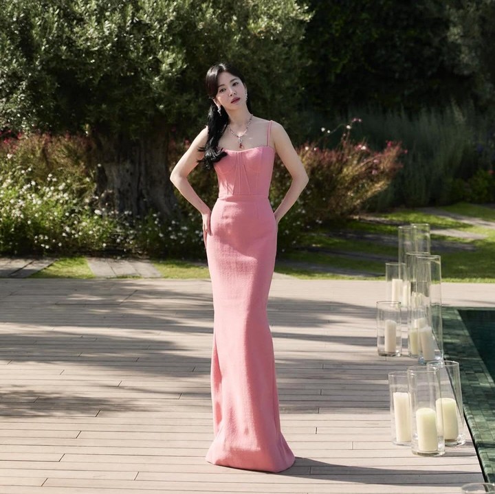 <p>Artis Korea Selatan, Song Hye Kyo, menghadiri sebuah acara peluncuran koleksi perhiasan dari brand ternama di Spanyol, baru-baru ini. (Foto: Instagram @kyo1122)</p>