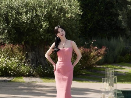 Song Hye Kyo Tampil Anggun dalam Balutan Dress Pink, Ini Potretnya