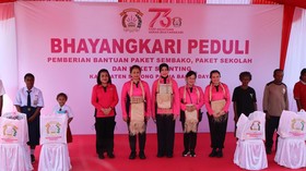 Dipimpin Istri Kapolri, Bhayangkari Gelar Baksos di Sorong