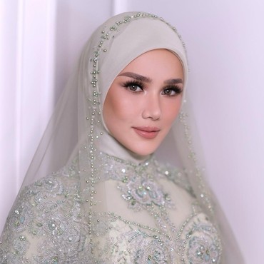 Ekspresi Mulan Jameela Saat Datangi KPAI Usai Anak Kena Bully