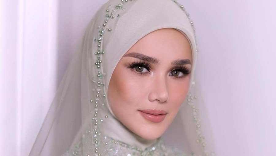 Gaya hijab Mulan Jameela saat akad nikah Al Ghazali dan Alyssa&period;