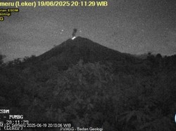 Gunung Semeru Erupsi, Tinggi Letusan Abu 1,2 Km