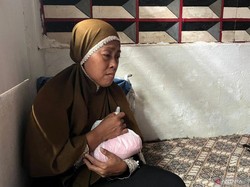 Tangisan Ibu Bawa Plastik Isi Bagian Tubuh Korban Tewas Kebakaran di Tebet