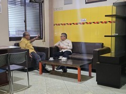 Taufan Pawe-IAS Ngopi Bareng di Makassar Bahas Musda Golkar Sulsel