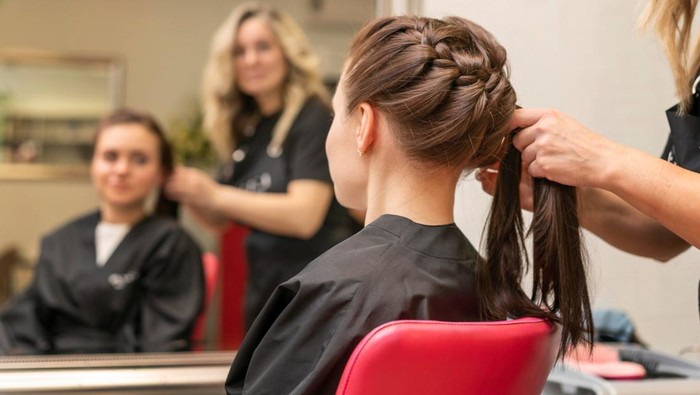 5 Ide Styling Rambut untuk Nonton Konser Musik, Mudah dan Bikin Cantik!
