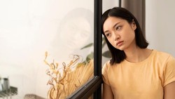 7 Kalimat yang Sering Diucapkan Orang Tidak Bahagia, Tapi Nggak Disadari
