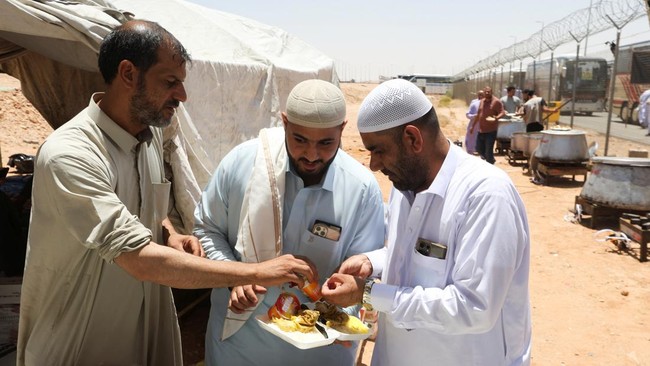 Meski kondisi perang dengan Amerika Serikat dan Israel masih berkecamuk, tapi pemerintah Iran akan berangkatkan 30 ribu jemaah haji.