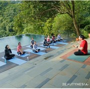 Para Finalis Menikmati Sesi Yoga yang Mindful, Yuk Intip Keseruan Episode 4 Reality Show 
