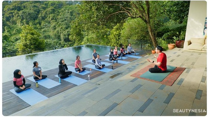 Para Finalis Menikmati Sesi Yoga yang Mindful, Yuk Intip Keseruan Episode 4 Reality Show 