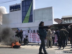 Massa Segel Kantor Pembiayaan di Palopo Tuntut soal Penggelapan Uang Nasabah