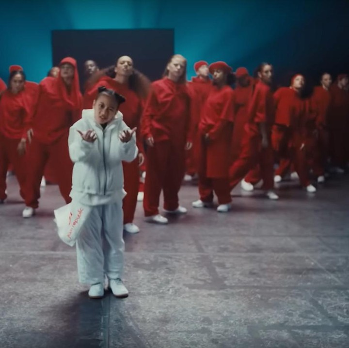 <p>Bahkan, perempuan yang akrab disapa Miyu itu baru saja memberikan penampilan memukau saat melakukan <em>modern dance</em> bersama MOTIV DANCE. Ia pun memberikan <em>video reaction</em> ketika menonton penampilannya saat itu. “Ini pertama kalinya saya mencoba ‘video reaksi’,” tulis Miyu, dikutip dari laman<em> Instagram@matamiyu,</em> Kamis (19/6/2025). (Foto: YouTube The CHOOM)</p>