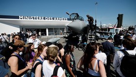FOTO: Pesawat-pesawat Canggih Mejeng di Paris Air Show 2025