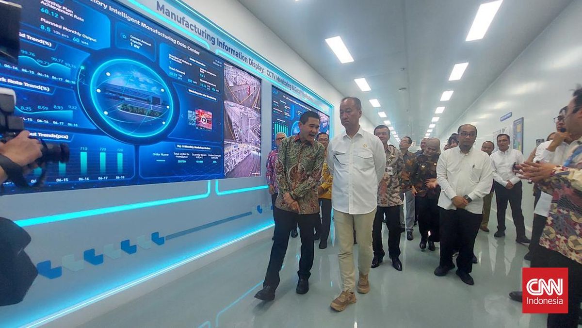 Menperin Resmikan Pabrik Panel Surya Terbesar RI Senilai Rp1,5 T