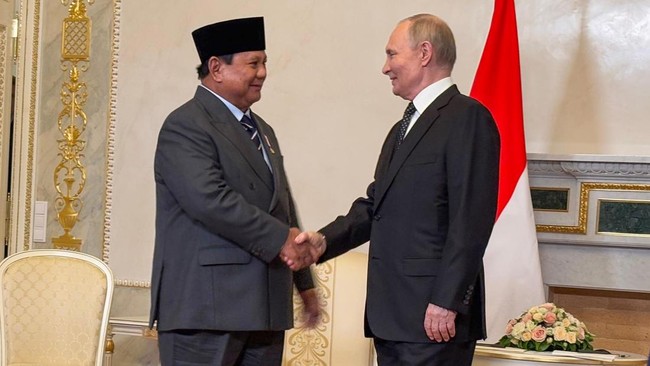 Prabowo Ucapkan Terima Kasih ke Putin karena Dukung RI Masuk BRICS Indonesia secara resmi bergabung dengan BRICS, sebuah organisasi yang terdiri atas Brasil, Rusia, India, China, dan Afrika Selatan, pada 6 Januari 2025.