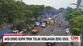 VIDEO: Ratusan Sopir Truk Jatim Gelar Aksi Mogok di Surabaya