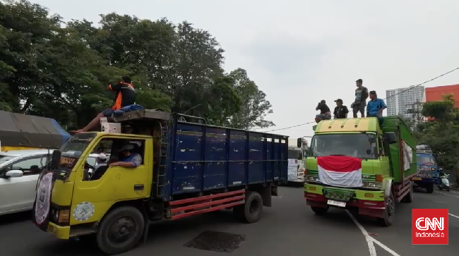 Tak Ditilang, Polisi Hanya Tegur dan Imbau Sopir Truk ODOL Polri kini dalam masa sosialisasi larangan truk ODOL, penindakan belum tilang melainkan imbauandan teguran.