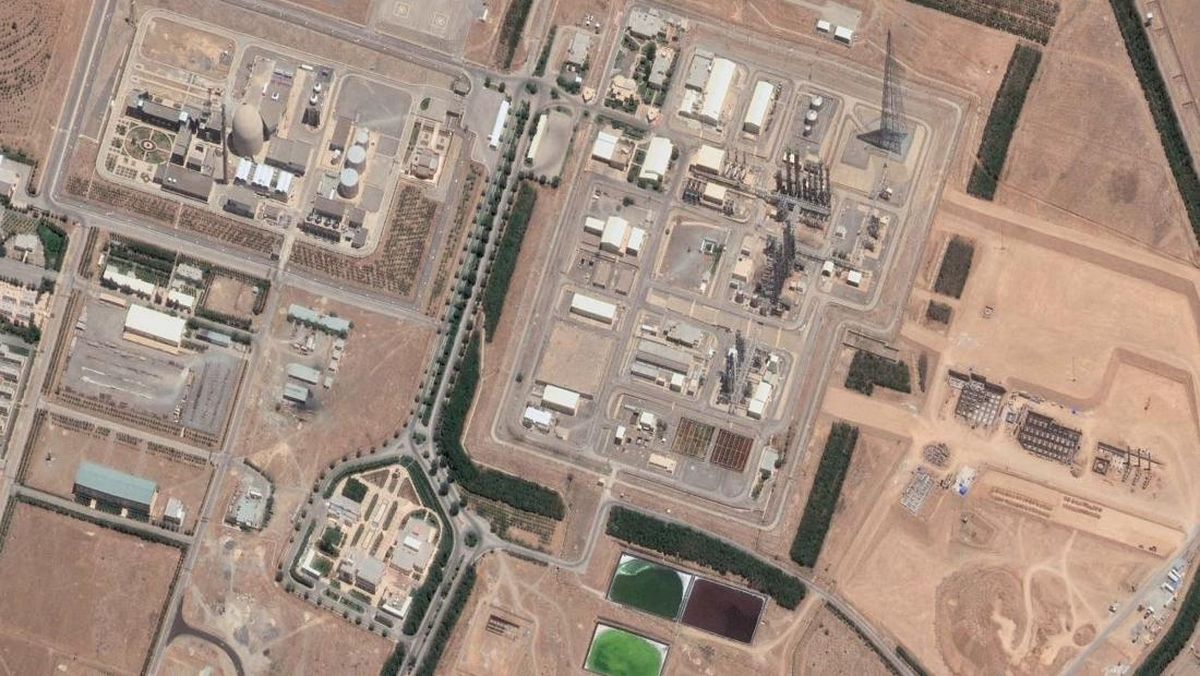 Israel Serang Reaktor Nuklir Iran di Arak