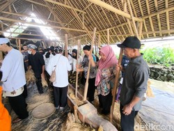 Belajar Syukur dan Toleransi dari Tumbukan Padi Seren Taun Cigugur