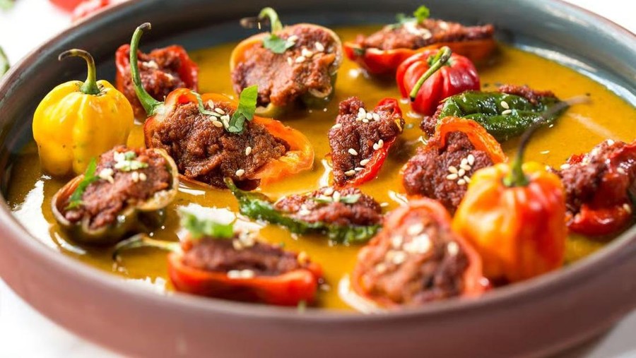 Tantangan Ekstrem Habiskan Makanan Pedas hingga Puluhan Kg Menu