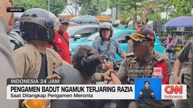 VIDEO: Pengamen Badut Ngamuk Saat Terjaring Razia