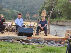 Kutip Ayat Al-Quran, Rocky Gerung Bicara Soal Kerusakan Alam di Riau