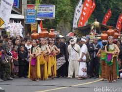Menguak Makna dan Filosofi Puncak Seren Taun Sunda Wiwitan Cigugur