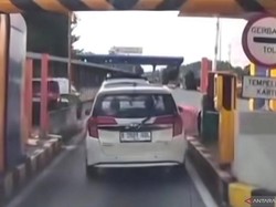 Buru Pemobil Tak Bayar Tol Depok, Polisi Jaga Tol Jagorawi-Cikampek