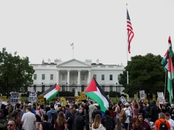 Warga AS Demo Desak Trump Tak Campuri Perang Iran-Israel