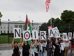 Warga AS Demo Gedung Putih, Desak Trump Tak Ikut Campur Perang Israel-Iran