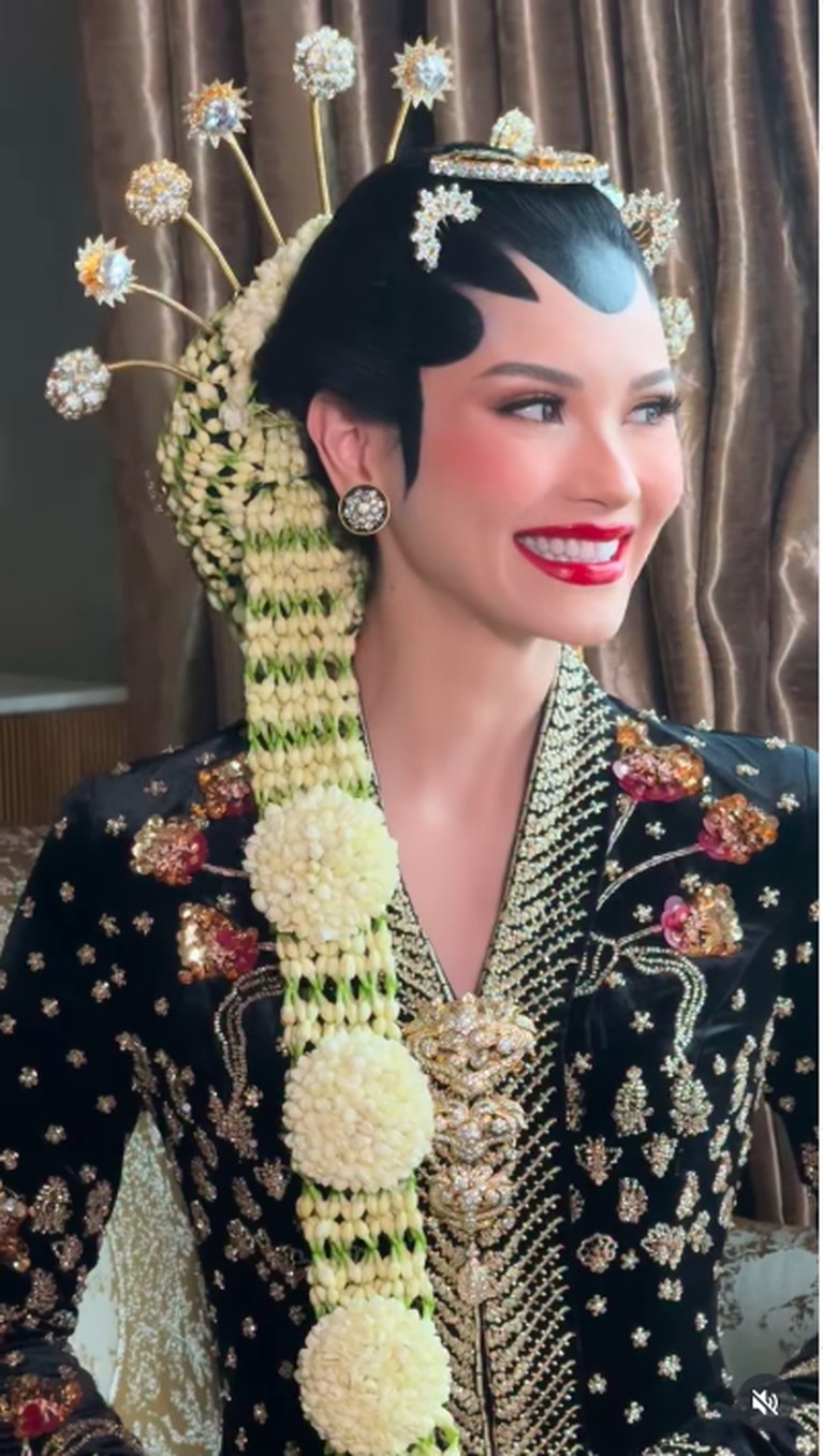 Alyssa Daguise di Acara Unduh Mantu Alyssa Daguise di Acara Unduh Mantu