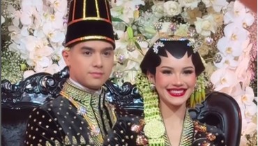 Alyssa Daguise Jenguk Aaliyah Massaid, Gaya Gendong Baby Arash Jadi Sorotan