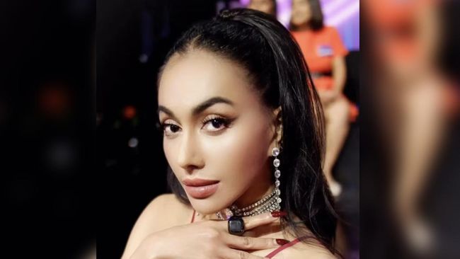 Denada blak-blakan kembali operasi plastik dan kini disebut fokus mempercantik hidungnya.