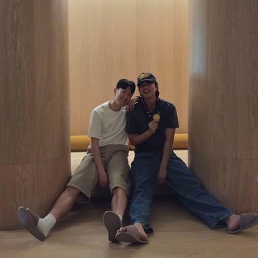 Kenakan Medali Emas Milik Pesepakbola Son Heung Min, Gong Yoo: Respect!