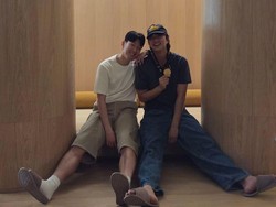 Kenakan Medali Emas Milik Pesepakbola Son Heung Min, Gong Yoo: Respect!