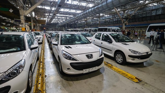 Sejarah industri otomotif Iran dimulai sejak 1960-an hingga belakangan menemukan tambang lithium untuk peluang mobil listrik.