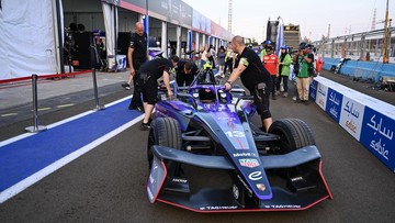Berita Olahraga Terkini CNN Sport : Pit Walk Formula E Jakarta 2025, Magnet Besar untuk Penonton