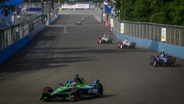Berita Panas dari Dunia Sport CNN : FOTO: FP1 Formula E Jakarta Ramai Penonton, Max Gunther Tercepat