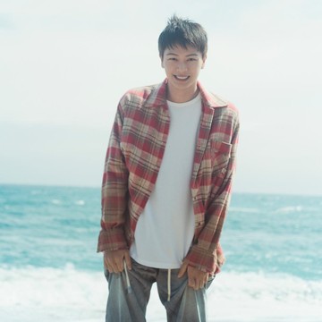 Balik Mode Idol, Yook Sung Jae Comeback dengan Mini Album Perdana All About Blue