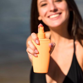 BeauPicks: 4 Rekomendasi Produk Sunscreen Spray yang Praktis dan Mudah Digunakan